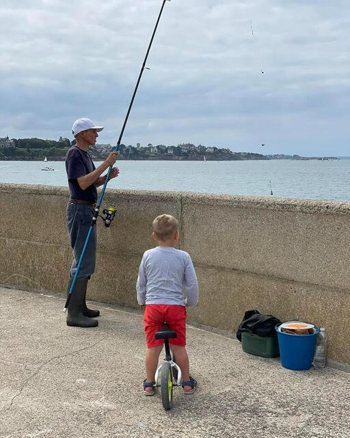 Sous son regard admiratif